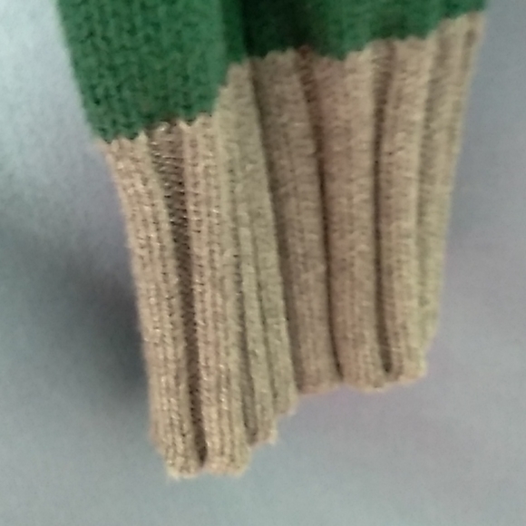 Handsome NWT Boy's 16/18 Nautica beautiful deep green sweater/gray trim - Picture 3 of 9